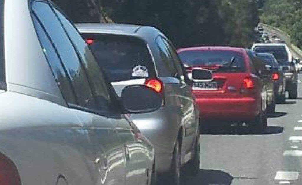 The traffic on the Pacific Hwy south of Macksville banked up beyond the Scotts Head Rd overpass. The traffic on the Pacific Hwy south of Macksville banked up beyond the Scotts Head Rd overpass.